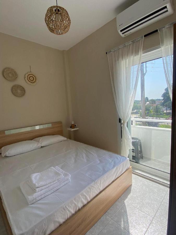 Sun & Sea Apartment Nea Iraklia Exterior photo