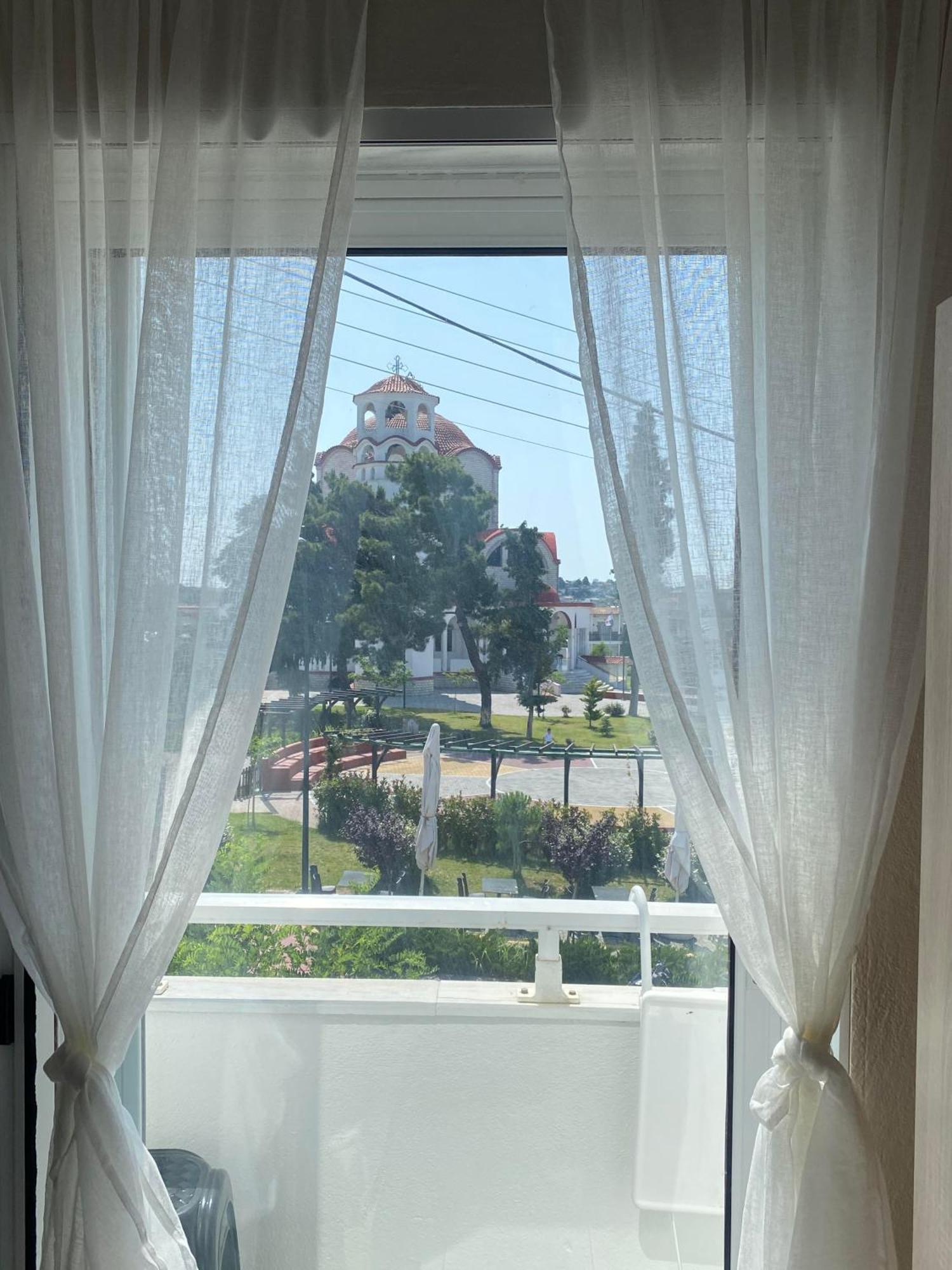 Sun & Sea Apartment Nea Iraklia Exterior photo